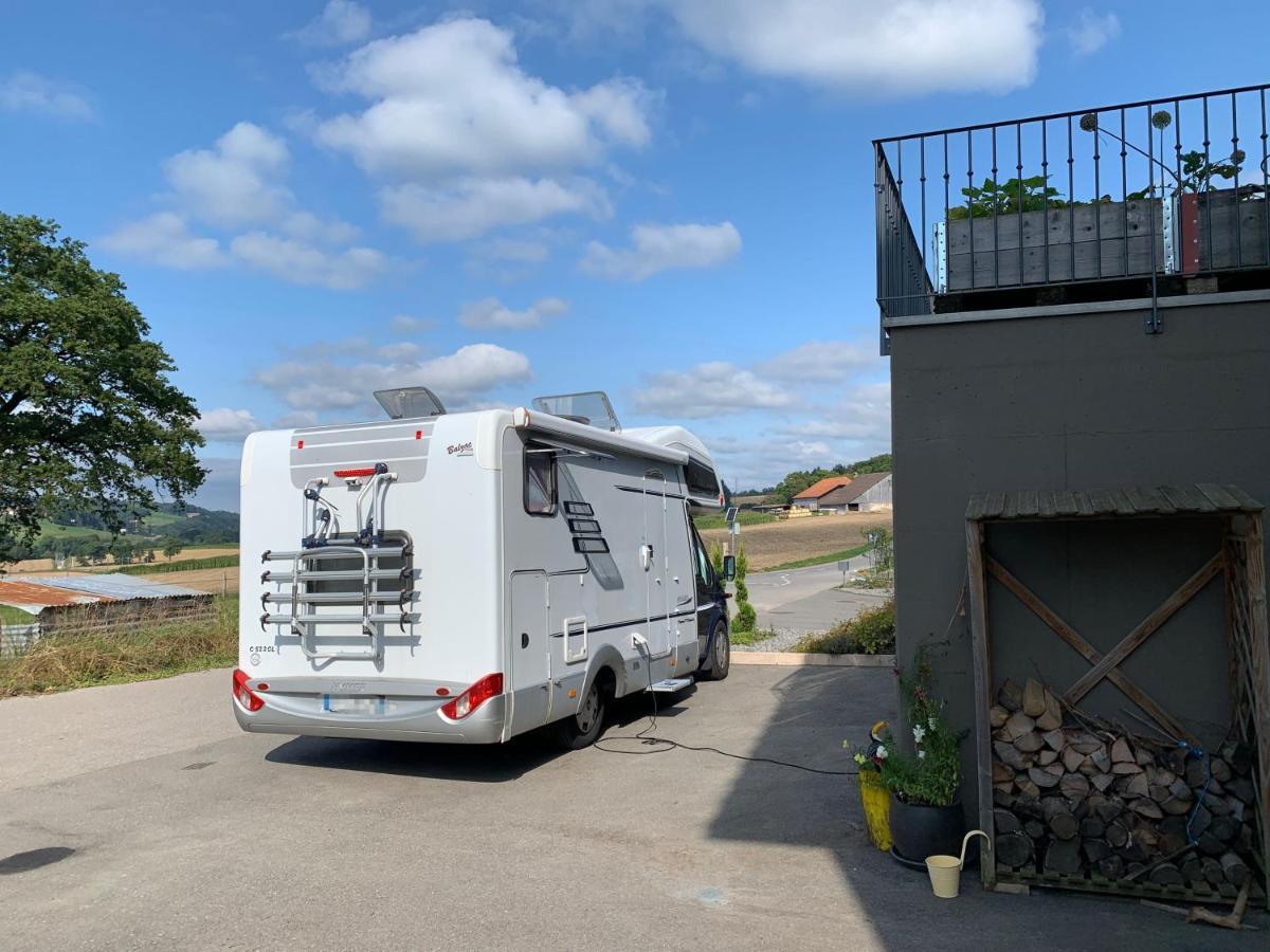 C&C motorhome/RV/caravan/van park La Sonnaz Buitenkant foto
