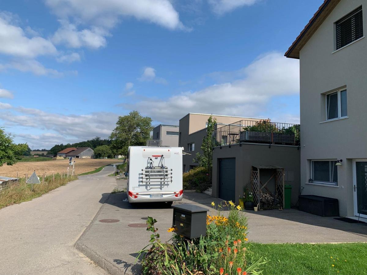 C&C motorhome/RV/caravan/van park La Sonnaz Buitenkant foto