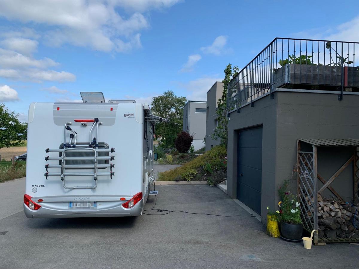C&C motorhome/RV/caravan/van park La Sonnaz Buitenkant foto